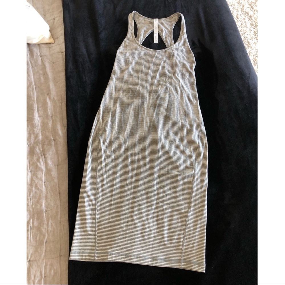 Never been worn lululemon dress size 6